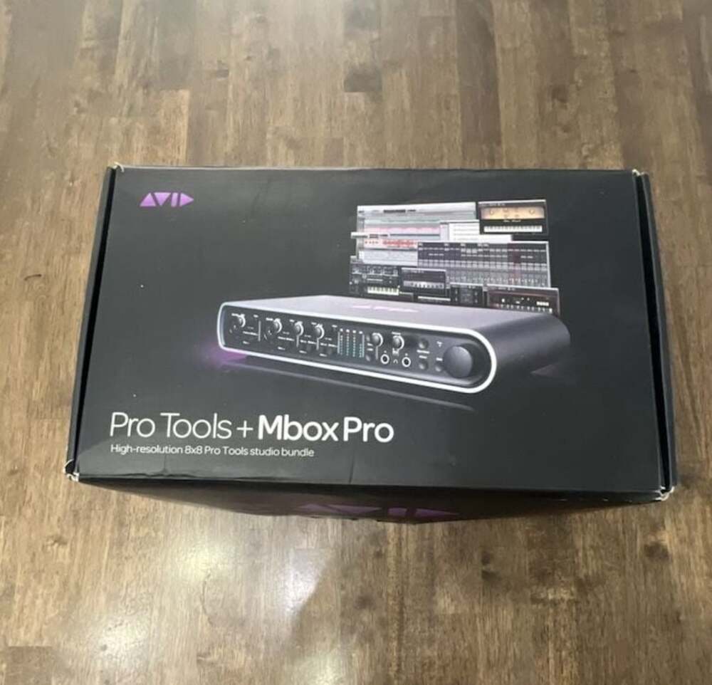 Avid Pro Tools + Mbox Pro High-Resolution 8x8 Studio Bundle Audio Interface